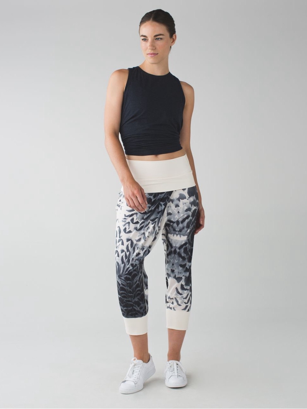 Lululemon Dance To Yoga Pant
Pretty Plume Angel Wing Black